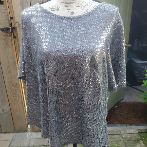 connected apparel Tops - Connected Apparel Women's Silver Sequin Sparkly Top Size 3X